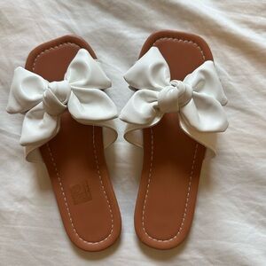 White Bow Girl Sandals size 3.5